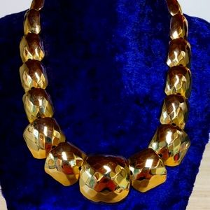 Shiny goldtone necklace